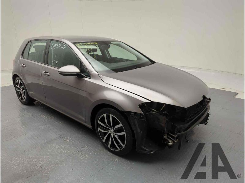 2013 VOLKSWAGEN GOLF SE TDI BLUEMOTION TECHNOLOGY 1598cc TURBO DIESEL MANUAL 5 Speed 5 DOOR HATCHBACK