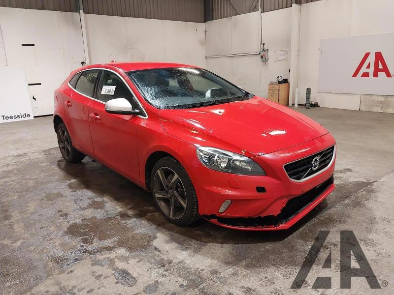 2015 VOLVO V40 D2 R-DESIGN 1969cc TURBO DIESEL MANUAL 6 Speed 5 DOOR HATCHBACK
