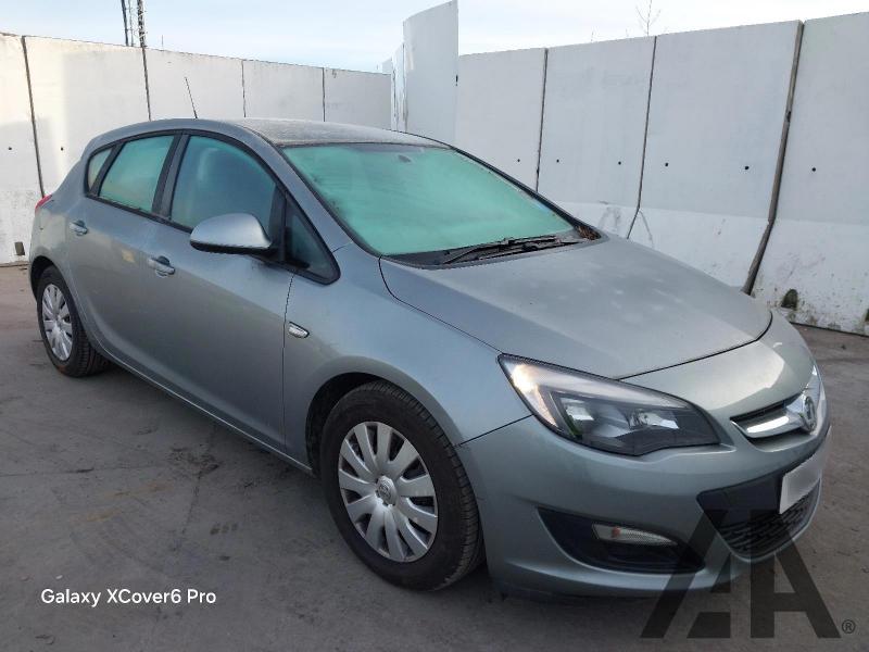 2012 VAUXHALL ASTRA EXCLUSIV CDTI ECOFLEX S/S 1686cc TURBO DIESEL MANUAL 6 Speed 5 DOOR HATCHBACK