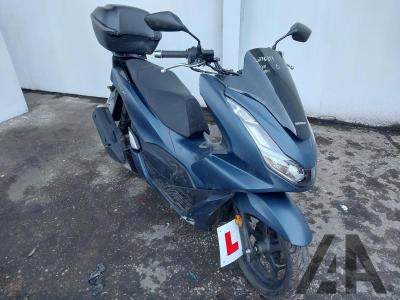 Image of 2025 HONDA WW (PCX) 125 A-P 125cc PETROL AUTOMATIC SCOOTER