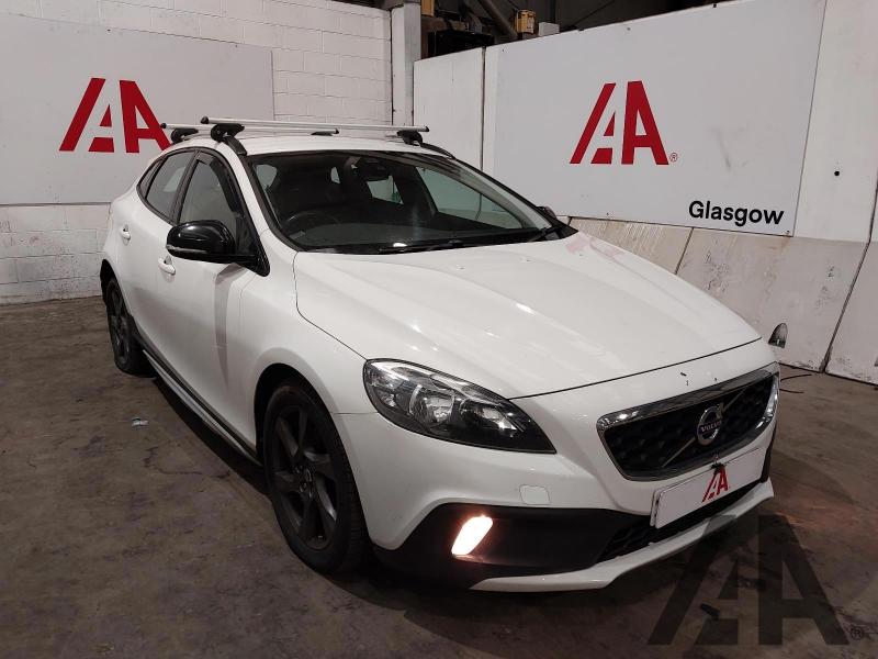 2014 VOLVO V40 D2 CROSS COUNTRY SE NAV 1560cc TURBO DIESEL MANUAL 6 Speed 5 DOOR HATCHBACK