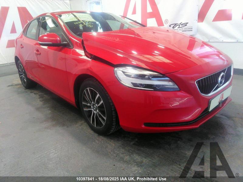 2017 VOLVO V40 D2 MOMENTUM 1969cc TURBO DIESEL MANUAL 6 Speed 5 DOOR HATCHBACK