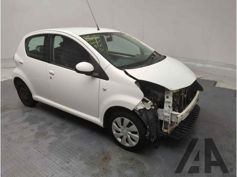 2013 TOYOTA AYGO VVT-I ICE MM 998cc PETROL SEMI AUTO 5 DOOR HATCHBACK
