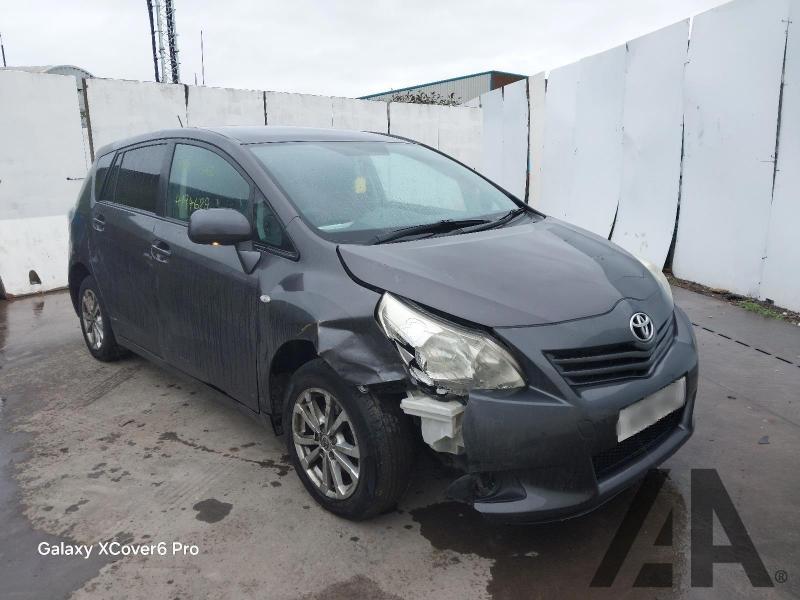 2010 TOYOTA VERSO TR D-4D 1998cc TURBO DIESEL MANUAL 6 Speed 5 DOOR MPV