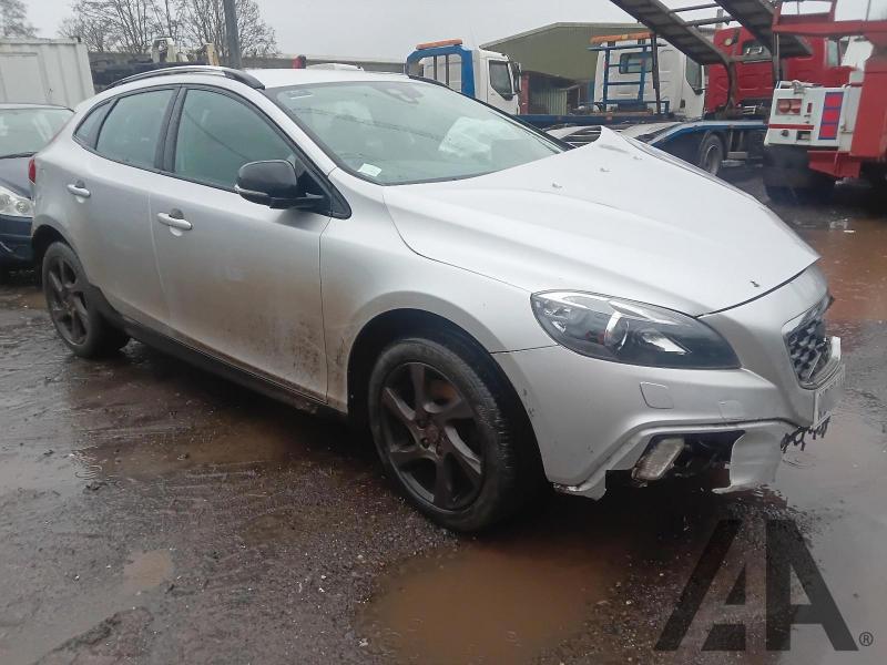 2015 VOLVO V40 D2 CROSS COUNTRY LUX 1969cc TURBO DIESEL MANUAL 6 Speed 5 DOOR HATCHBACK