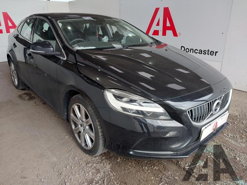 2017 VOLVO V40 T2 INSCRIPTION 1969cc TURBO PETROL MANUAL 6 Speed 5 DOOR HATCHBACK