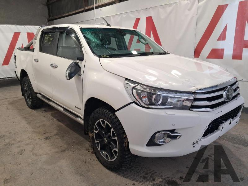 2017 TOYOTA HI-LUX INVINCIBLE X 4WD D-4D DCB 2393cc TURBO DIESEL MANUAL PICK UP