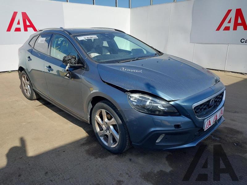 2013 VOLVO V40 D2 CROSS COUNTRY LUX NAV 1560cc TURBO DIESEL MANUAL 6 Speed 5 DOOR HATCHBACK