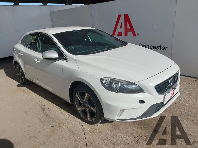2014 VOLVO V40 D2 R-DESIGN 1560cc TURBO DIESEL MANUAL 6 Speed 5 DOOR HATCHBACK