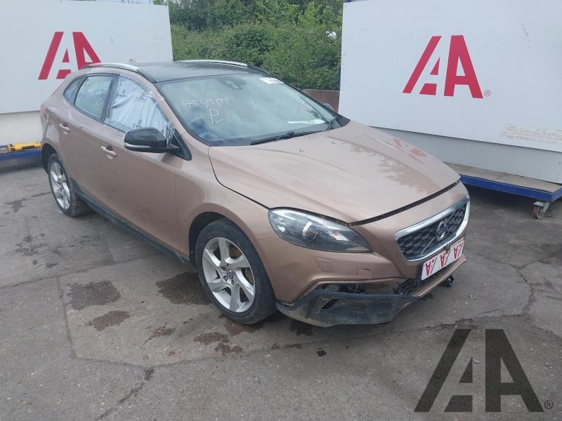 2014 VOLVO V40 D2 CROSS COUNTRY LUX 1560cc TURBO DIESEL AUTOMATIC 6 Speed 5 DOOR HATCHBACK