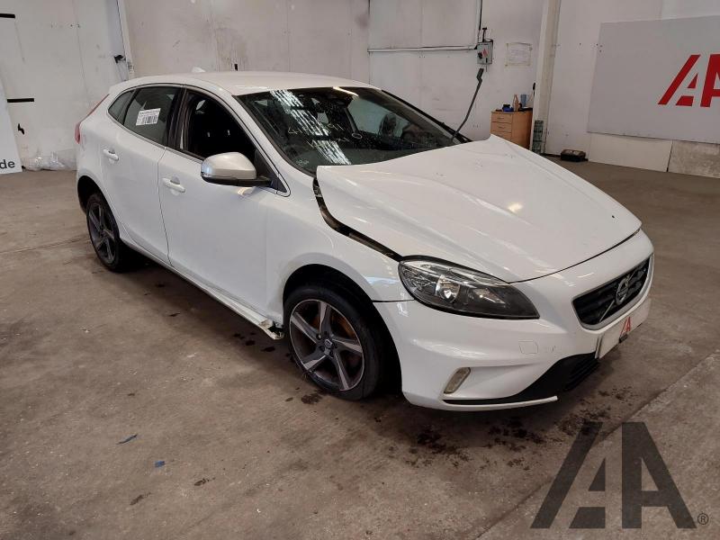 2016 VOLVO V40 D2 R-DESIGN 1969cc TURBO DIESEL MANUAL 6 Speed 5 DOOR HATCHBACK