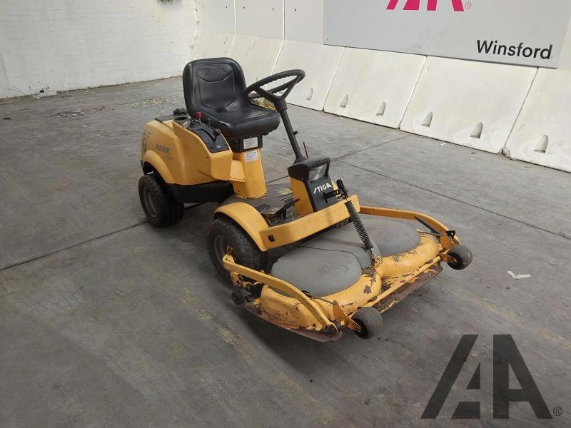 1990 FORD KA STIGA PARK RIDE ON LAWN MOWER