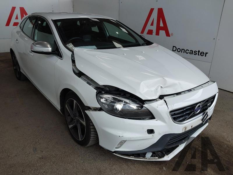 2013 VOLVO V40 D2 R-DESIGN 1560cc TURBO DIESEL MANUAL 6 Speed 5 DOOR HATCHBACK