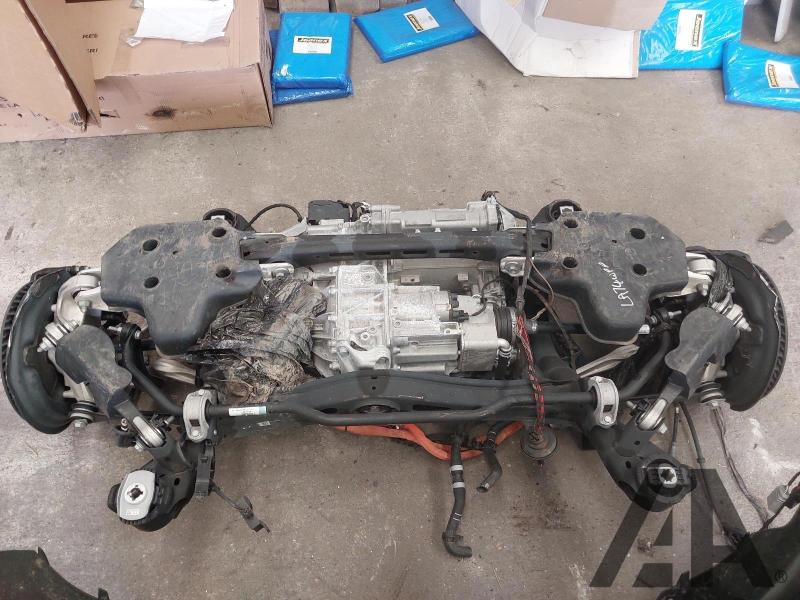 2025 PORSCHE MACAN BASE ELECTRIC DIRECT DRIVE 5 DOOR ESTATE PART ASSORTMENT