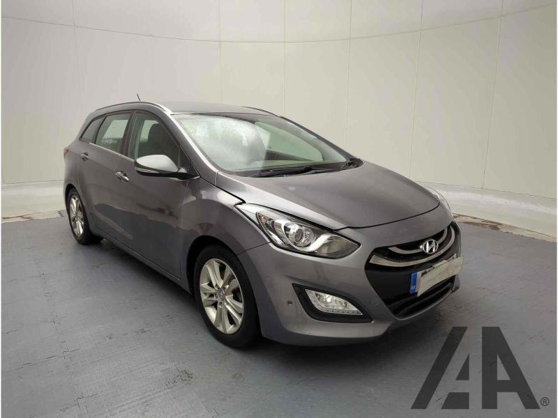 2012 HYUNDAI I30 CRDI STYLE NAV BLUE DRIVE 1582cc TURBO DIESEL MANUAL 6 Speed 5 DOOR ESTATE