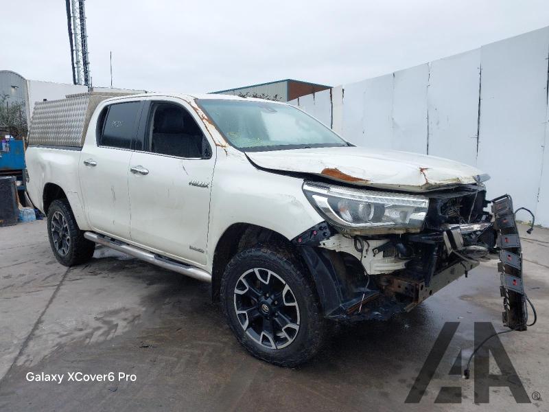2016 TOYOTA HI-LUX INVINCIBLE X 4WD D-4D DCB 2393cc TURBO DIESEL MANUAL PICK UP