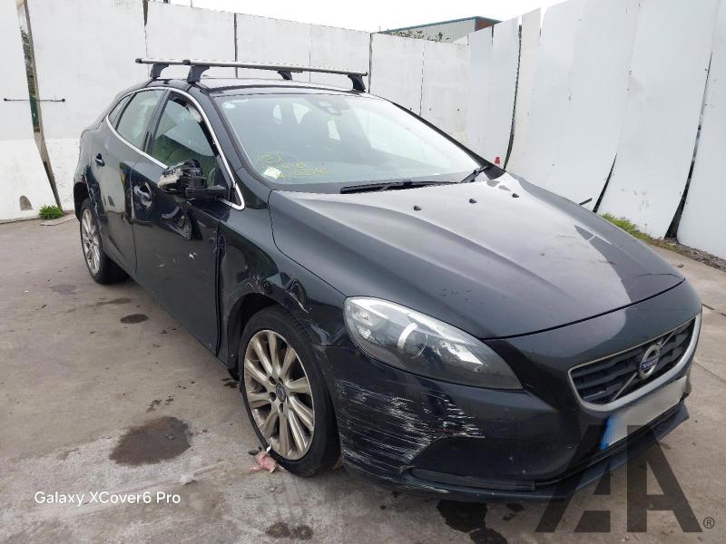 2015 VOLVO V40 T2 SE LUX NAV 1596cc TURBO PETROL MANUAL 6 Speed 5 DOOR HATCHBACK