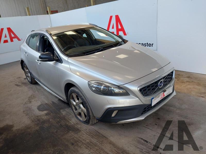 2016 VOLVO V40 D2 CROSS COUNTRY LUX NAV 1969cc TURBO DIESEL MANUAL 6 Speed 5 DOOR HATCHBACK