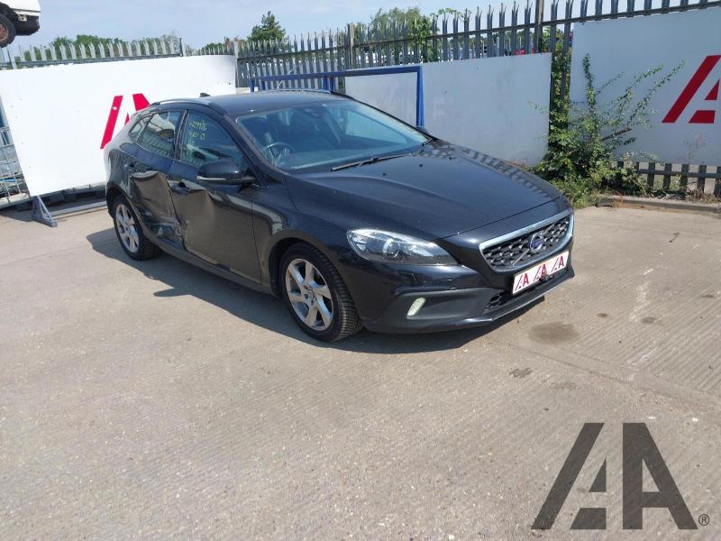 2015 VOLVO V40 D2 CROSS COUNTRY LUX NAV 1560cc TURBO DIESEL MANUAL 6 Speed 5 DOOR HATCHBACK