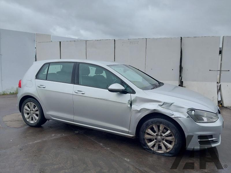 2013 VOLKSWAGEN GOLF SE TDI BLUEMOTION TECHNOLOGY D 1968cc TURBO DIESEL SEMI AUTO 6 Speed 5 DOOR HATCHBACK