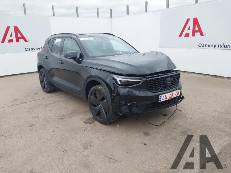 2025 VOLVO XC40 B4 ULTRA BLACK EDITION 1969cc TURBO PETROL SEMI AUTO 5 DOOR ESTATE