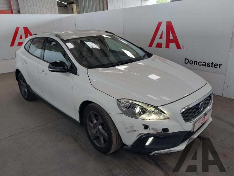2015 VOLVO V40 D2 CROSS COUNTRY LUX NAV 1560cc TURBO DIESEL MANUAL 6 Speed 5 DOOR HATCHBACK