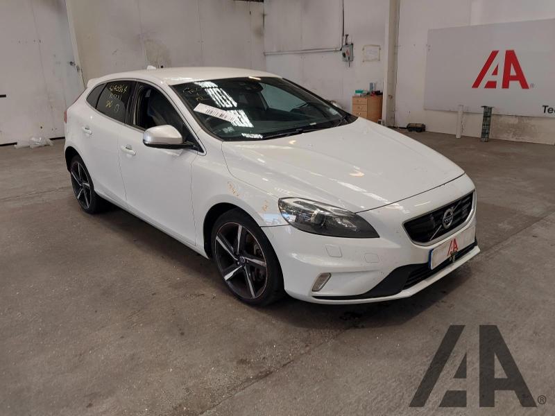 2015 VOLVO V40 D3 R-DESIGN LUX NAV 1984cc TURBO DIESEL MANUAL 6 Speed 5 DOOR HATCHBACK
