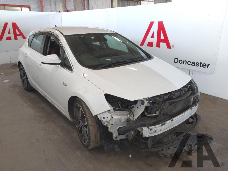 2015 VAUXHALL ASTRA BITURBO CDTI 1956cc TURBO DIESEL MANUAL 6 Speed 5 DOOR HATCHBACK