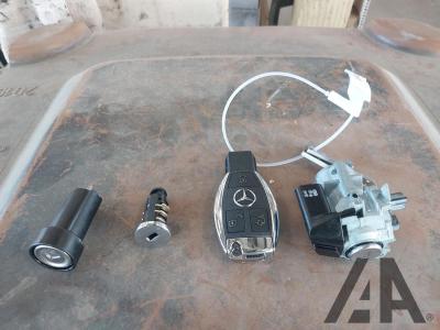 Image of 2013 MERCEDES C-CLASS LOCKING SYSTEM AND KEY