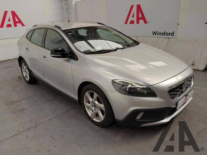 2015 VOLVO V40 D2 CROSS COUNTRY LUX 1560cc TURBO DIESEL AUTOMATIC 6 Speed 5 DOOR HATCHBACK