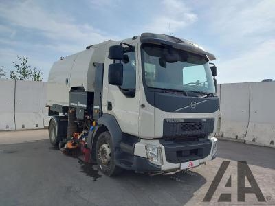 Image of 2023 VOLVO FL 7698cc TURBO DIESEL MANUAL