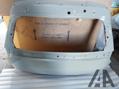 Image of 2025 KIA EV3 REAR LOWER BUMBERBOOTLID REAR SCREEN BOND KIT