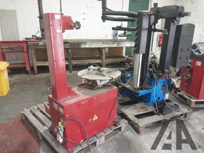 Image of TRAINSWAY U-800 WHEEL BALANCER AND REDBACK TYRE CHANGER