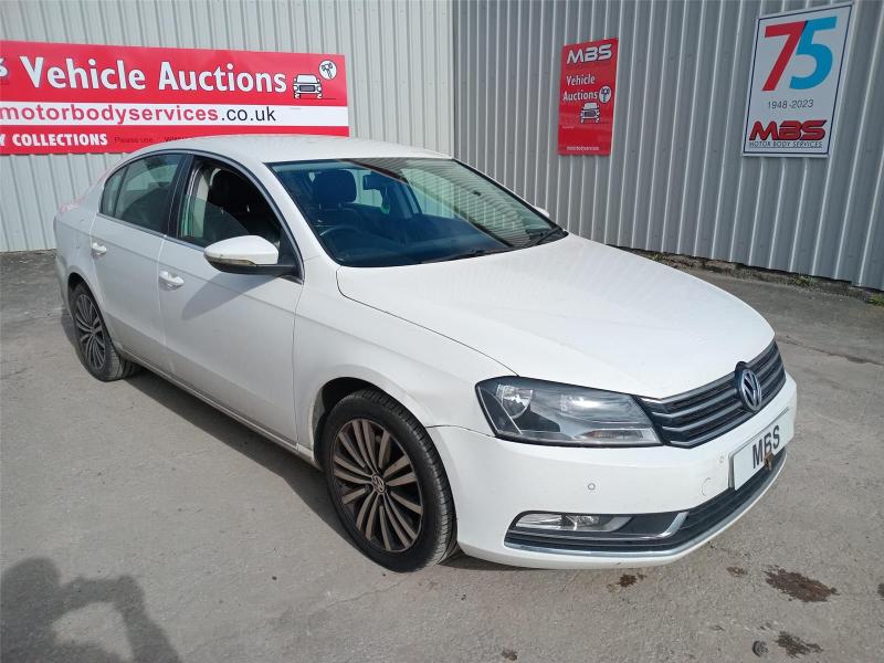 2014 VOLKSWAGEN PASSAT EXECUTIVE TDI BLUEMOTION TECHN 1968cc TURBO DIESEL SEMI AUTO 6 Speed 4 DOOR SALOON