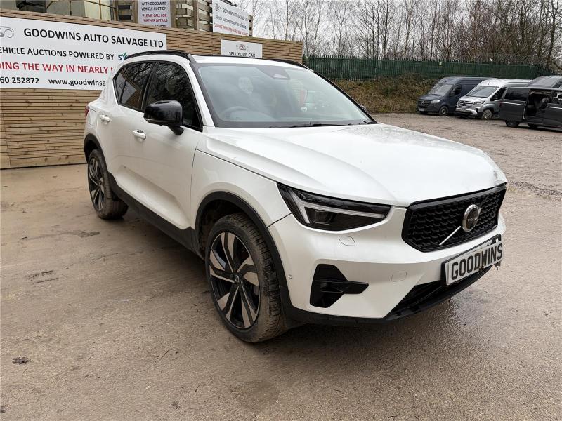 2025 75 VOLVO XC40 B4 ULTRA 1969cc TURBO PETROL HYBRID SEMI AUTO 5 DOOR ESTATE