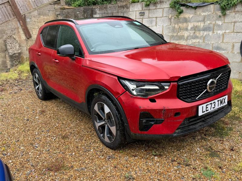 2024 VOLVO XC40 B4 ULTIMATE 1969cc TURBO PETROL SEMI AUTO 5 DOOR ESTATE