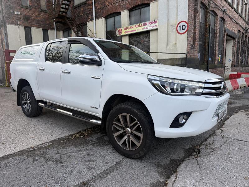 2017 TOYOTA HI-LUX INVINCIBLE 4WD D-4D DCB 2393cc TURBO DIESEL AUTOMATIC PICK UP