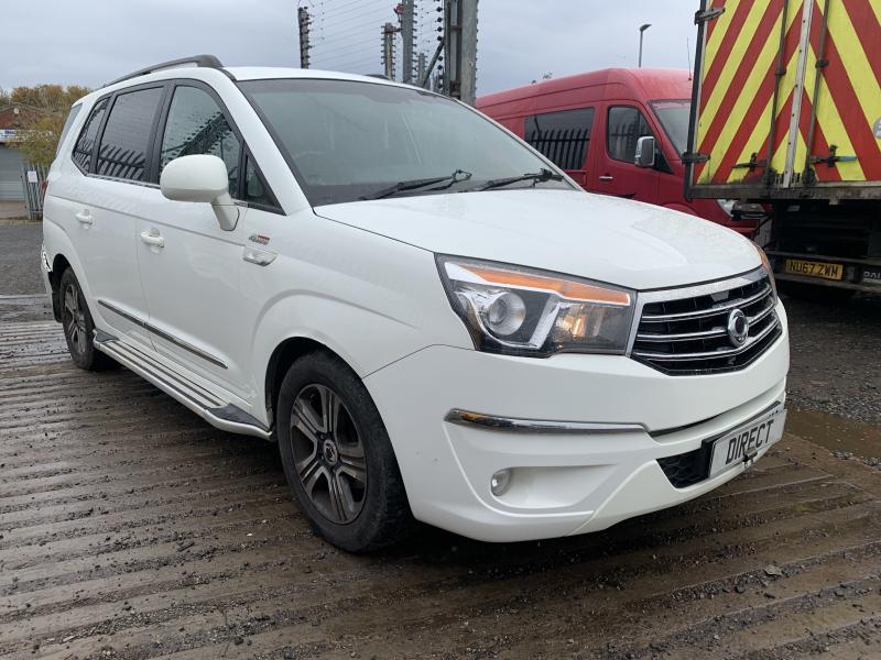 2015 Ssangyong Rodius Automatic Turismo Ex 1998cc Turbo Diesel 5 Speed 5 Mpv