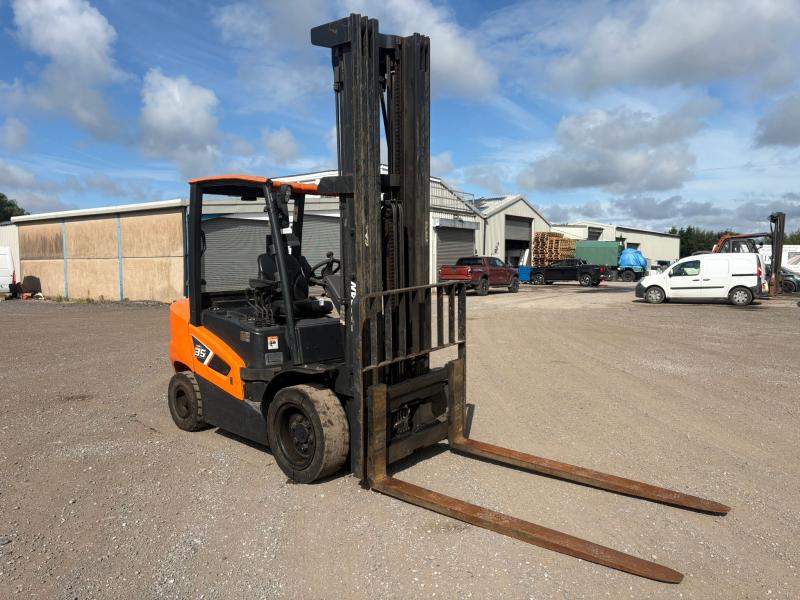 DOOSAN D35C-9 Forklift Truck