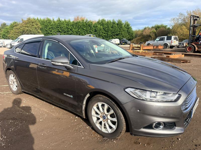 2015 Ford Mondeo Titanium Hev 1999cc Petrol/electric Automatic 6 Speed 6 Saloon