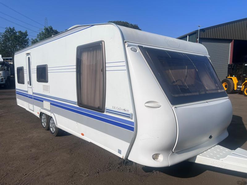 HOBBY UK COLLECTION TWIN AXLE CARAVAN