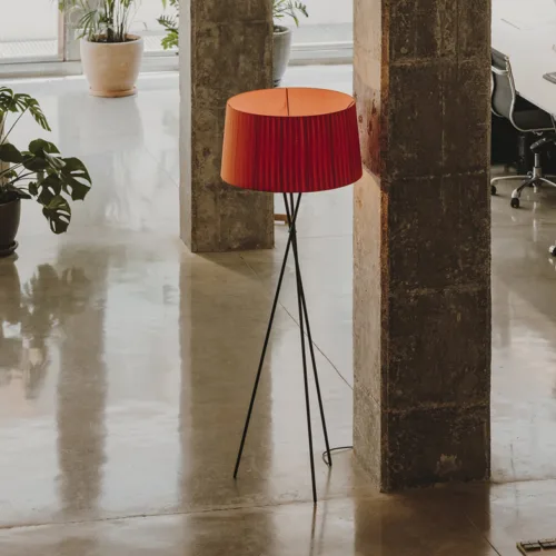 Tripode Floor Light – Santa & Cole