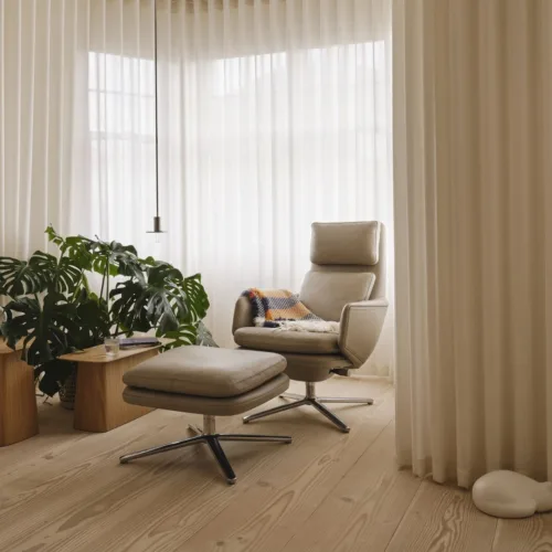 Wooden Side Table – Vitra