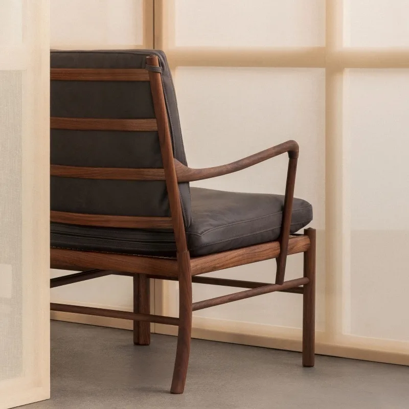 Carl Hansen Colonial Chair Walnut detail