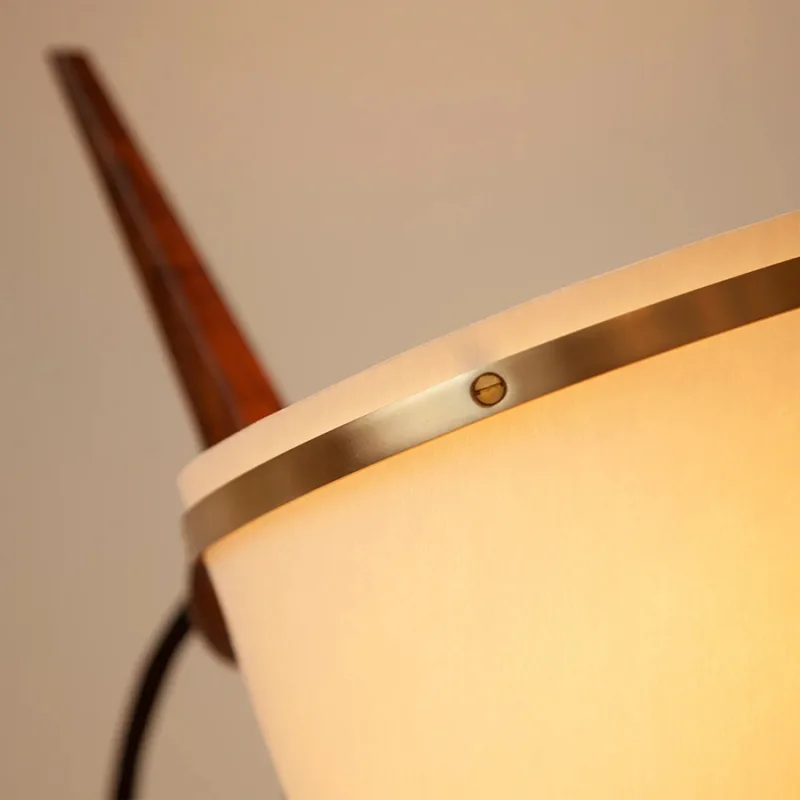 Joe Armitage accent detail