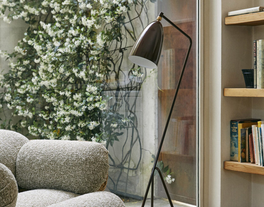 Gubi Grashoppa Floor Light walnut