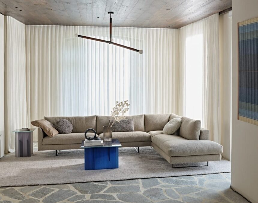 Montis Axel sectional