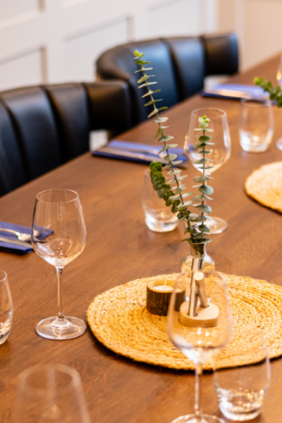 Albyn seating table