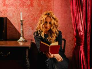 23 10 20 Lisa Lambe Nightvisiting Photo