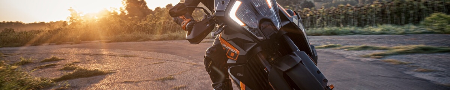 483663 MY23 KTM 1290 SUPER ADVENTURE S Action CAT A EU Global